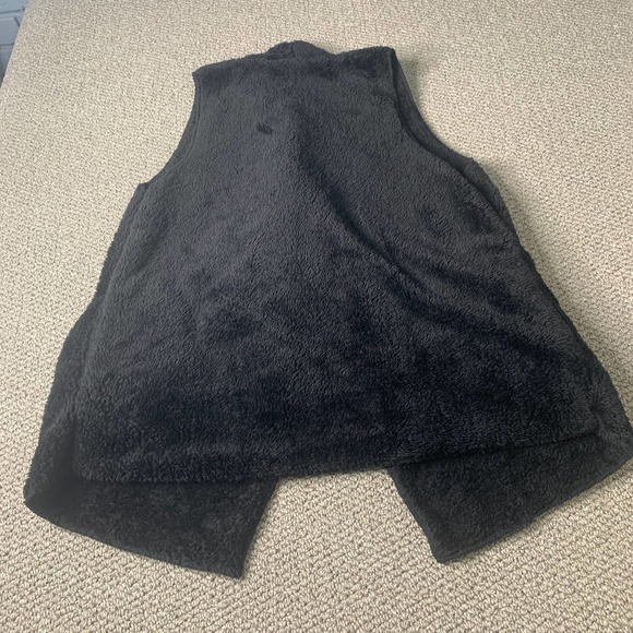 Meshme Womens Jacket Size‎ Medium Black Faux Fur Sleeveless Open Front Shawl - Picture 4 of 9